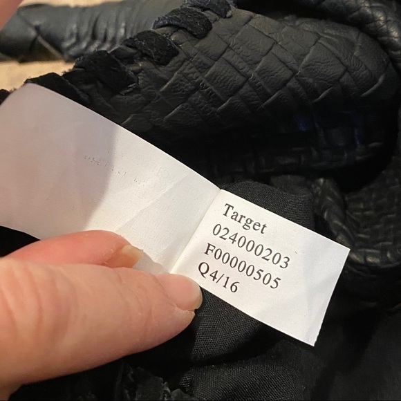 DV Large Black Bag with Tassel - Picture 8 of 10